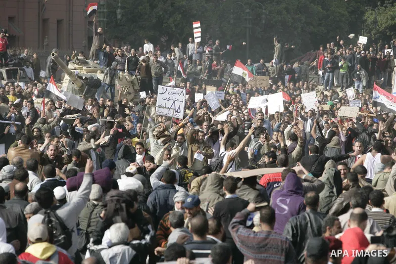 Pro and anti President Hosny Mubarak protesters clash at the Tahrir square, Cairo, Egypt, 02 February 2011. Media reports state on 02 February 2011 that clashes broke out in the main square of the Egyptian capital betwee...