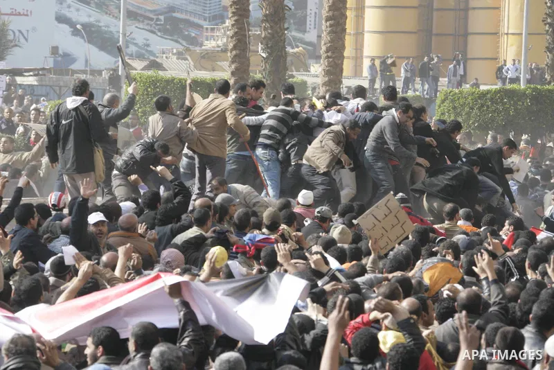 Pro and anti President Hosny Mubarak protesters clash at the Tahrir square, Cairo, Egypt, 02 February 2011. Media reports state on 02 February 2011 that clashes broke out in the main square of the Egyptian capital betwee...