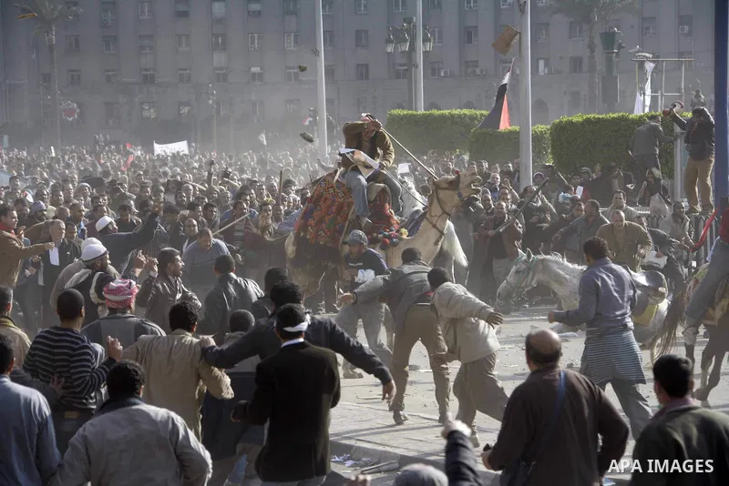 Pro and anti President Hosny Mubarak protesters clash at the Tahrir square, Cairo, Egypt, 02 February 2011. Media reports state on 02 February 2011 that clashes broke out in the main square of the Egyptian capital betwee...