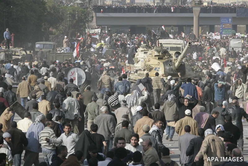 Pro and anti President Hosny Mubarak protesters clash at the Tahrir square, Cairo, Egypt, 02 February 2011. Media reports state on 02 February 2011 that clashes broke out in the main square of the Egyptian capital betwee...