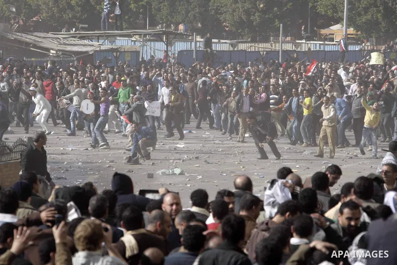 Pro and anti President Hosny Mubarak protesters clash at the Tahrir square, Cairo, Egypt, 02 February 2011. Media reports state on 02 February 2011 that clashes broke out in the main square of the Egyptian capital betwee...