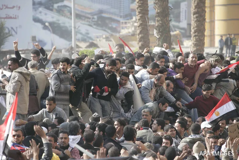 Pro and anti President Hosny Mubarak protesters clash at the Tahrir square, Cairo, Egypt, 02 February 2011. Media reports state on 02 February 2011 that clashes broke out in the main square of the Egyptian capital betwee...