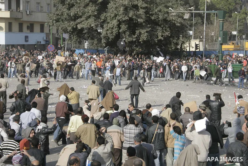 Pro and anti President Hosny Mubarak protesters clash at the Tahrir square, Cairo, Egypt, 02 February 2011. Media reports state on 02 February 2011 that clashes broke out in the main square of the Egyptian capital betwee...