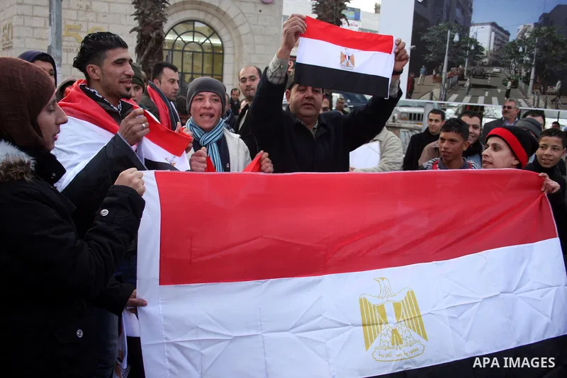 Palestinian supporters of Egyptian President Hosni Mubarak take part in a protest in the West Bank city of Ramallah, Wednesday, Feb. 2, 2011. Photo by Issam Rimawi