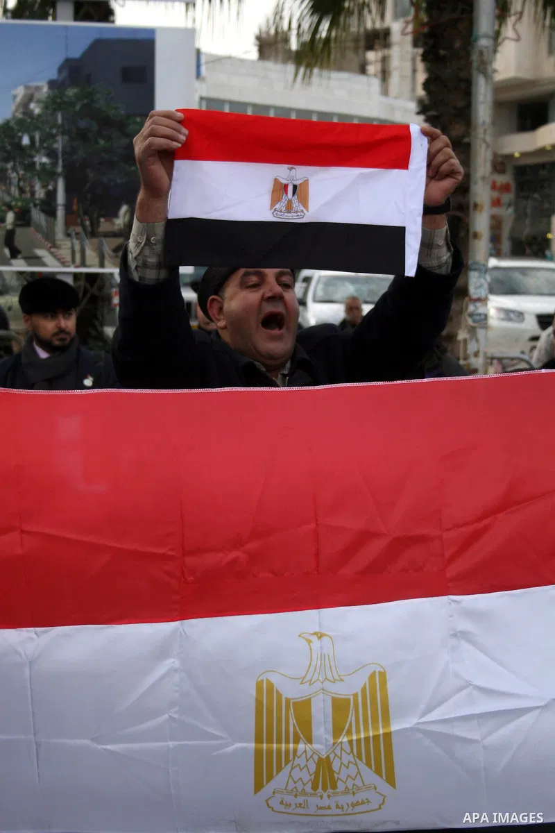 Palestinian supporters of Egyptian President Hosni Mubarak take part in a protest in the West Bank city of Ramallah, Wednesday, Feb. 2, 2011. Photo by Issam Rimawi