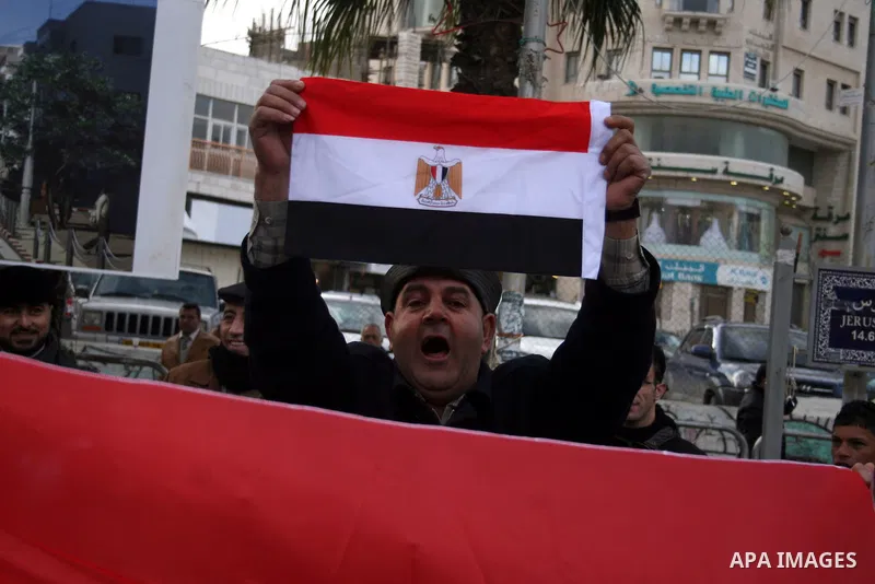Palestinian supporters of Egyptian President Hosni Mubarak take part in a protest in the West Bank city of Ramallah, Wednesday, Feb. 2, 2011. Photo by Issam Rimawi