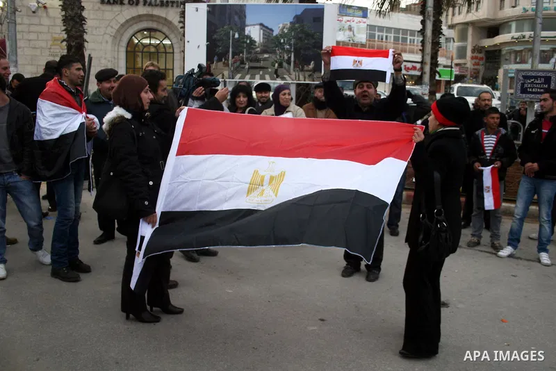 Palestinian supporters of Egyptian President Hosni Mubarak take part in a protest in the West Bank city of Ramallah, Wednesday, Feb. 2, 2011. Photo by Issam Rimawi