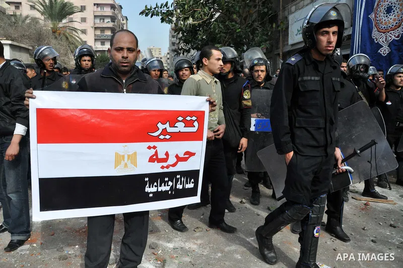 Egyptian protesters clash with anti-riot police during fresh demonstrations that erupted following Friday prayers in in Alexandria, Egypt, 28 January 2011. Violent clashes marked a 'Friday of rage' in Egypt, as anti-gove...