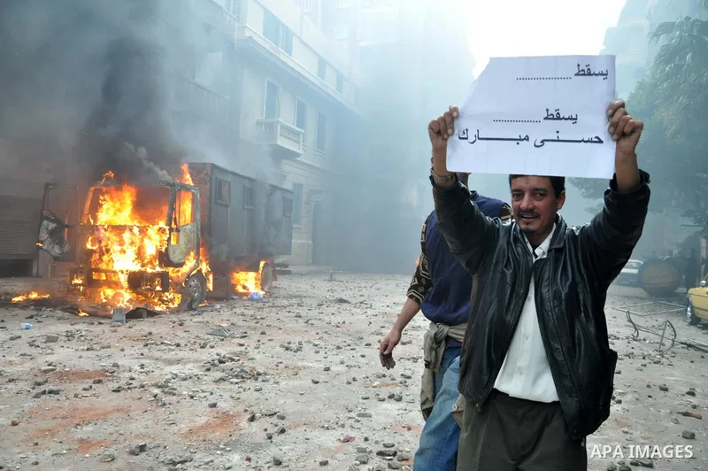 Egyptian protesters clash with anti-riot police during fresh demonstrations that erupted following Friday prayers in in Alexandria, Egypt, 28 January 2011. Violent clashes marked a 'Friday of rage' in Egypt, as anti-gove...