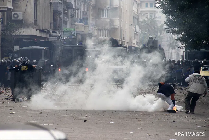 Egyptian protesters clash with anti-riot police during fresh demonstrations that erupted following Friday prayers in in Alexandria, Egypt, 28 January 2011. Violent clashes marked a 'Friday of rage' in Egypt, as anti-gove...