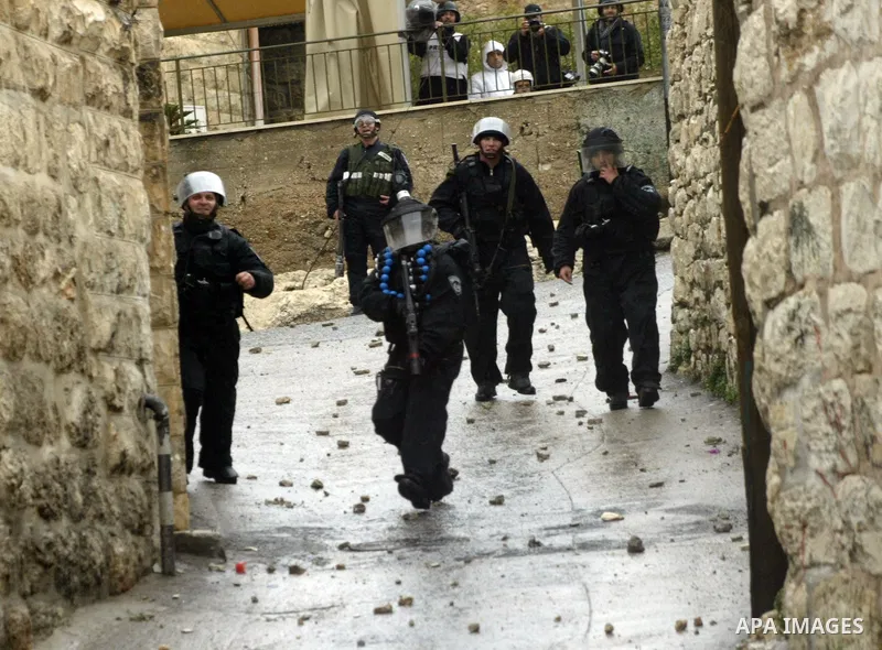 Palestinian youths throw stones towards Israeli border police during clashes in the East Jerusalem neighbourhood of Ras al-Amud on February 04, 2011. Photo by Mahfouz Abu Turk