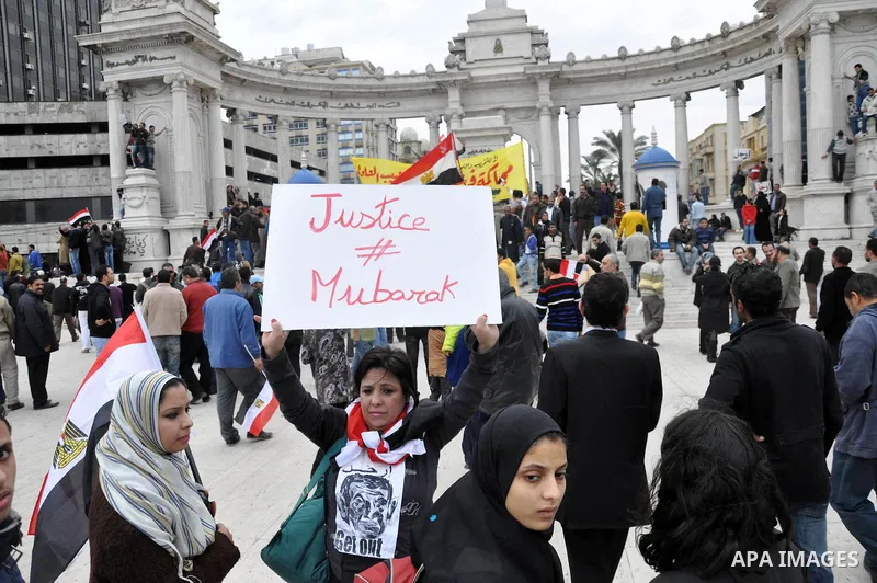 Egyptians take part in demonstration calling for the departure of Egypt's President Hosni Mubarak in Alexandria, Egypt, 04 February 2011. Placard reads in Arabuc 'leave'. President Hosni Mubarak acknowledged on 03 Februa...