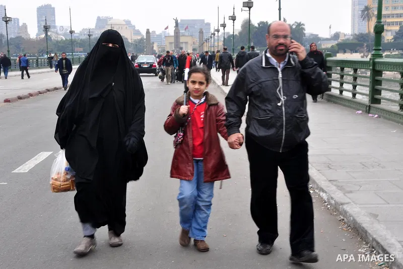 Egyptian anti-Mubarak protesters take part in a protest in Cairo, Egypt, Saturday, Feb. 5, 2011. President Barack Obama said Egypt's Hosni Mubarak should do the statesmanlike thing and make a quick handoff to a more repr...