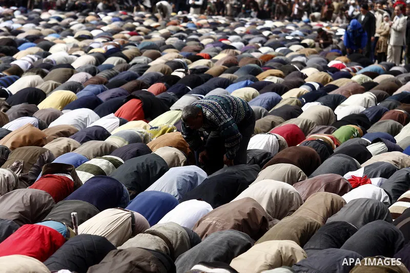 Opposition supporters pray in Tahrir Square in Cairo February 6, 2011. Demonstrators camped out in Cairo's Tahrir Square, which has become an epicentre for protest, vowed to intensify their battle to oust Egypt's Preside...