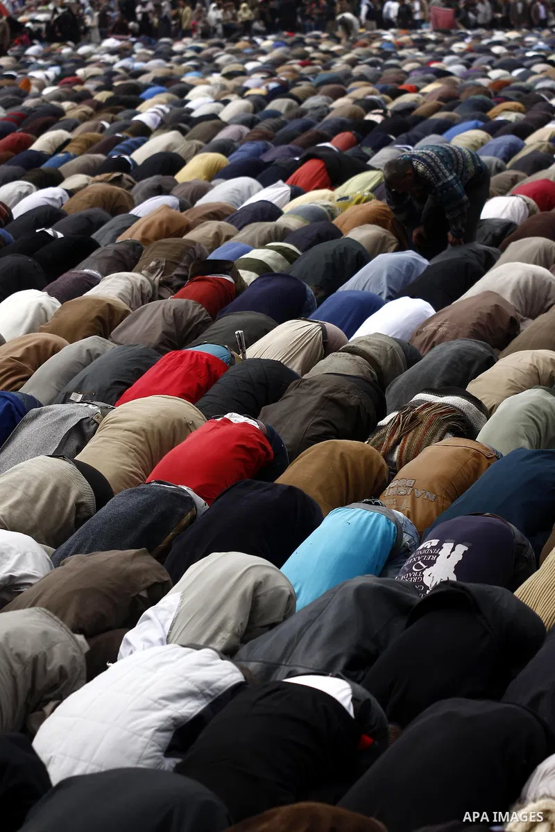 Opposition supporters prayin Tahrir Square in Cairo February 6, 2011. Demonstrators camped out in Cairo's Tahrir Square, which has become an epicentre for protest, vowed to intensify their battle to oust Egypt's Presiden...