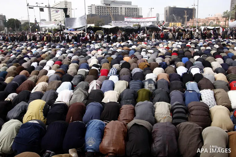Opposition supporters prayin Tahrir Square in Cairo February 6, 2011. Demonstrators camped out in Cairo's Tahrir Square, which has become an epicentre for protest, vowed to intensify their battle to oust Egypt's Presiden...