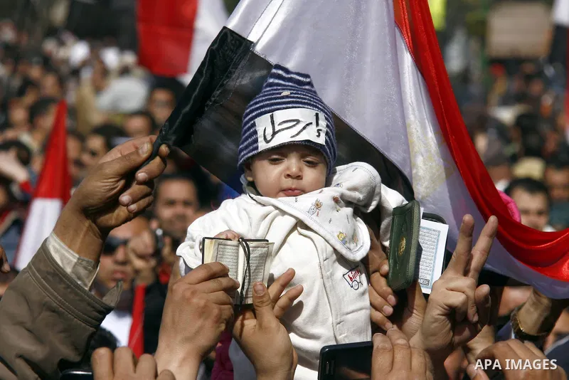 Opposition supporters protest in Tahrir Square in Cairo February 6, 2011. Demonstrators camped out in Cairo's Tahrir Square, which has become an epicentre for protest, vowed to intensify their battle to oust Egypt's Pres...
