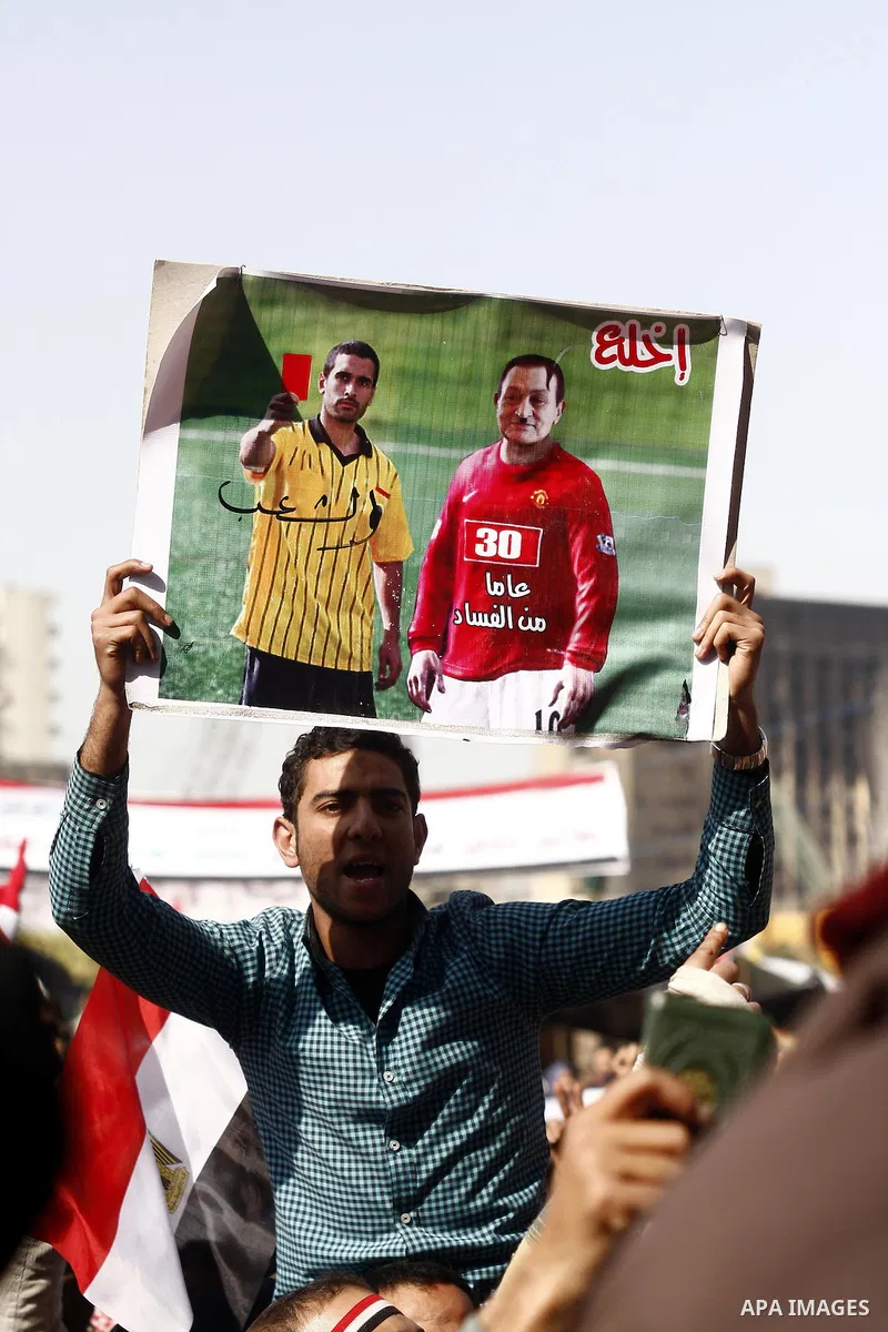 Opposition supporters protest in Tahrir Square in Cairo February 6, 2011. Demonstrators camped out in Cairo's Tahrir Square, which has become an epicentre for protest, vowed to intensify their battle to oust Egypt's Pres...