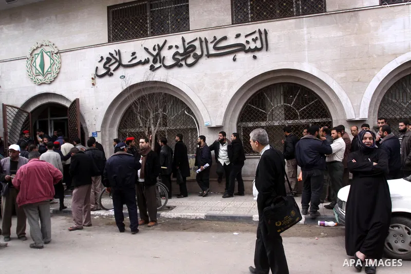 Palestinian employees queue in front of the National Islamic bank in Gaza city on Feb. 7,2011. Photo by Mohammed Asad