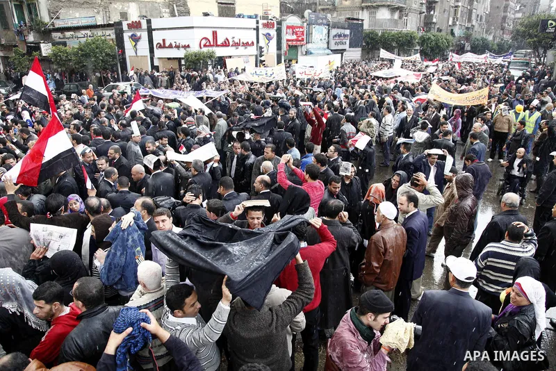 Egyptian protesters demonstrate at the gate of the presidential palace in Cairo, Egypt, Thursday, Feb. 10, 2011. Egypt's foreign minister warns of a military coup if protesters continue mass demonstrations and don't foll...