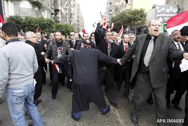 Egyptian protesters demonstrate at the gate of the presidential palace in Cairo, Egypt, Thursday, Feb. 10, 2011. Egypt's foreign minister warns of a military coup if protesters continue mass demonstrations and don't foll...