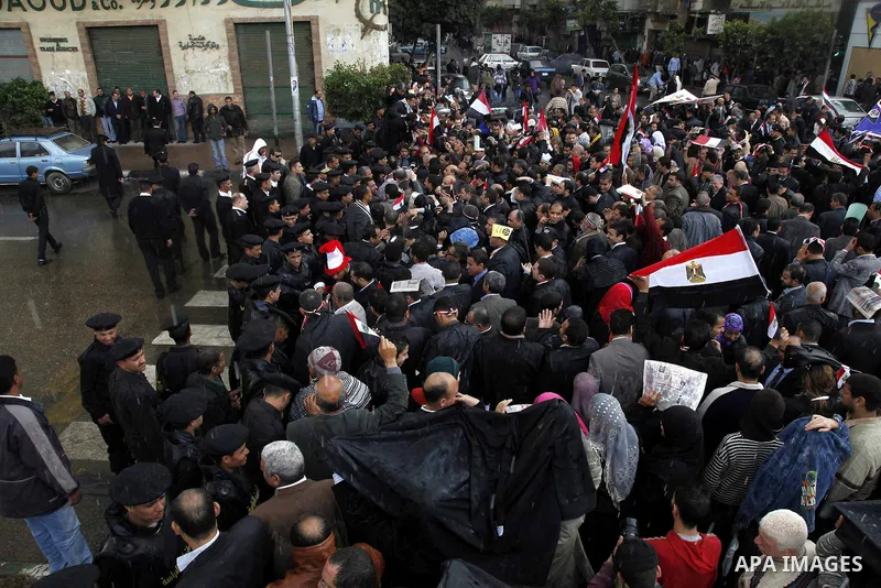 Egyptian riot police clashes with Egyptian protesters demonstrate at the gate of the presidential palace in Cairo, Egypt, Thursday, Feb. 10, 2011. Egypt's foreign minister warns of a military coup if protesters continue...