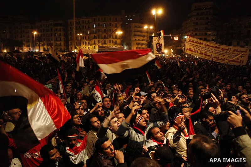 nti-government protesters watch on big screen as Egyptian President Hosni Mubarak makes a televised statement to his nation in Tahrir Square in downtown Cairo, Egypt Thursday, Feb. 10, 2011. Egyptian President Hosni Muba...