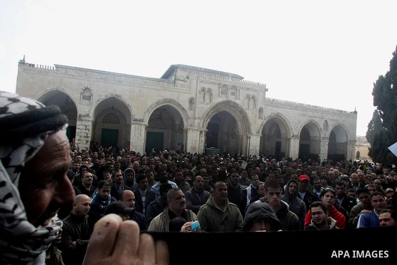 Palestinians rally in support of the Egyptian people and calling for the ouster of Egyptian President Hosni Mubarak at the Al-Aqsa Mosque compound in Jerusalem's Old City on February 11, 2011. Photo by Mahfouz Abu Turk