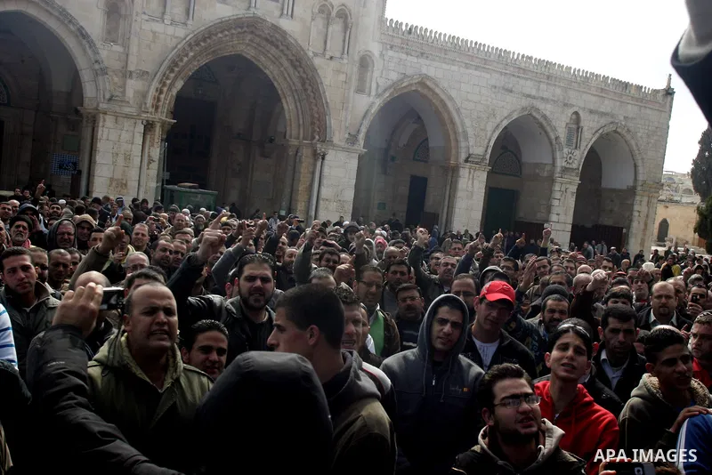 Palestinians rally in support of the Egyptian people and calling for the ouster of Egyptian President Hosni Mubarak at the Al-Aqsa Mosque compound in Jerusalem's Old City on February 11, 2011. Photo by Mahfouz Abu Turk