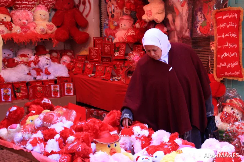 A Palestinian vendor prepares Valentine's Day gifts at a shop in the West Bank city of Nablus February 14, 2011. Photo by Wagdi Eshtayah