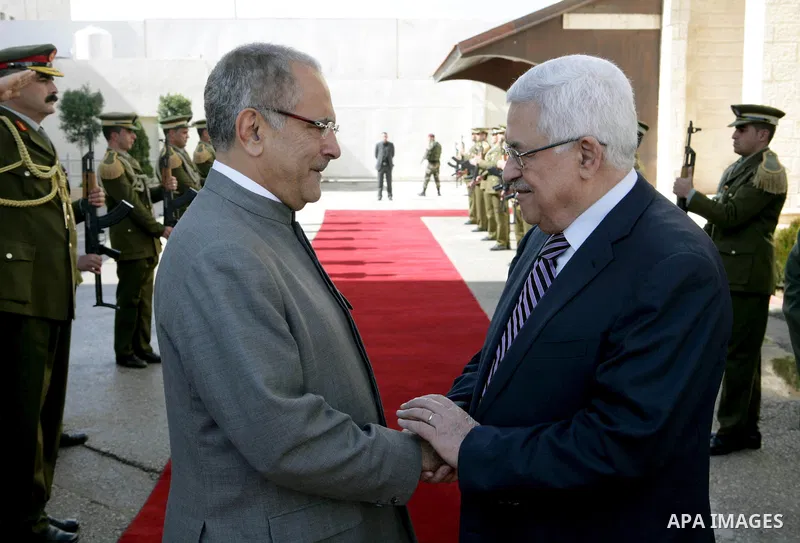 Palestinian President Mahmoud Abbas shakes hands with Jos Ramos-Horta, President of the Democratic Republic of East Timor upon his arrival , in the West Bank city of Ramallah on Feb. 17, 2011. Photo by Thaer Ganaim