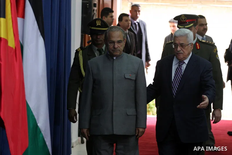 Palestinian President Mahmoud Abbas (L) and East Timor President, Jose Ramos-Horta (R) during the welcome ceremony, as Ramos-Horta arrive to the West Bank city of Ramallah on February 17, 2011. Photo by Issam Rimawi