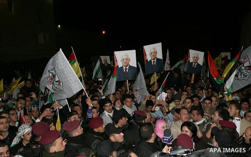 Palestinians take part in a march to show support and pro-security council decision against Israeli settlements, in the West Bank city of Ramallah on Feb. 18,2011. Photo by Thaer Ganaim