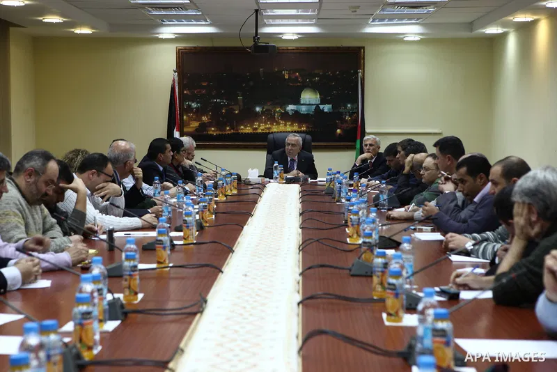 .Palestinian prime minister Salam Fayyad during a meeting with writers and journalists in the framework of consultations on new government in the West Bank City of Ramallah on Feb. 21, 2011. Photo by Mustafa Abu Dayeh