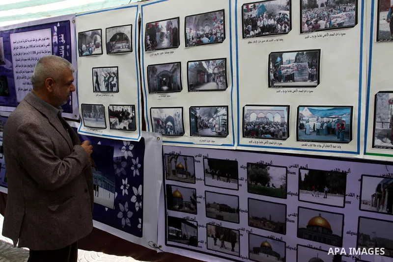 Palestinians participate in an exhibition in solidarity with Jerusalem and Jerusalem's Hamas lawmakers, in Gaza city on Feb. 23, 2011. Photo by Mohammed Asad