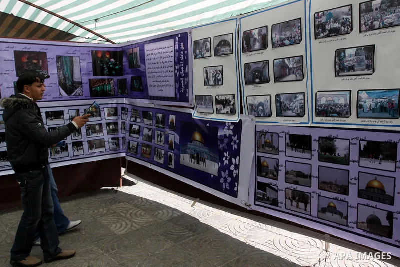 Palestinians participate in an exhibition in solidarity with Jerusalem and Jerusalem's Hamas lawmakers, in Gaza city on Feb. 23, 2011. Photo by Mohammed Asad