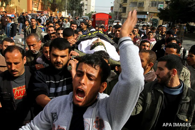 Palestinian mourners carry the body of Islamic Jihad militant Adel Jundia during his funeral in Gaza City on February 24, 2011, a day after he was killed by Israeli tank fire during clashes east of Gaza City. Ten other P...
