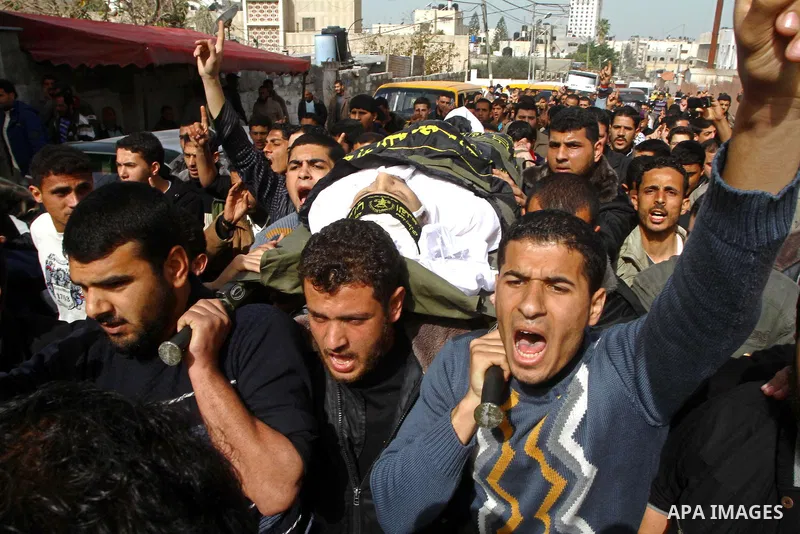 Palestinian mourners carry the body of Islamic Jihad militant Adel Jundia during his funeral in Gaza City on February 24, 2011, a day after he was killed by Israeli tank fire during clashes east of Gaza City. Ten other P...