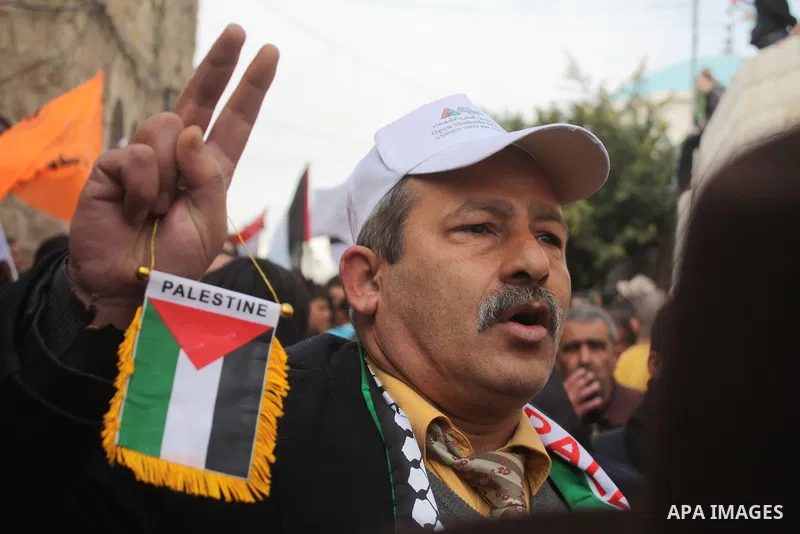 Palestinian, Israeli and foreign activists take part in a protest against the continued closure of Shuhada street to Palestinians, in the West Bank city of Hebron 25 February 2011. The activists gathered on Friday callin...