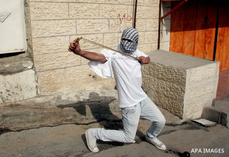 Palestinian youth throwers and Israeli forces clash in the mostly Arab east Jerusalem neighbourhood of Silwan on Feb 25, 2011. Photo by Mahfuz Abu Turk
