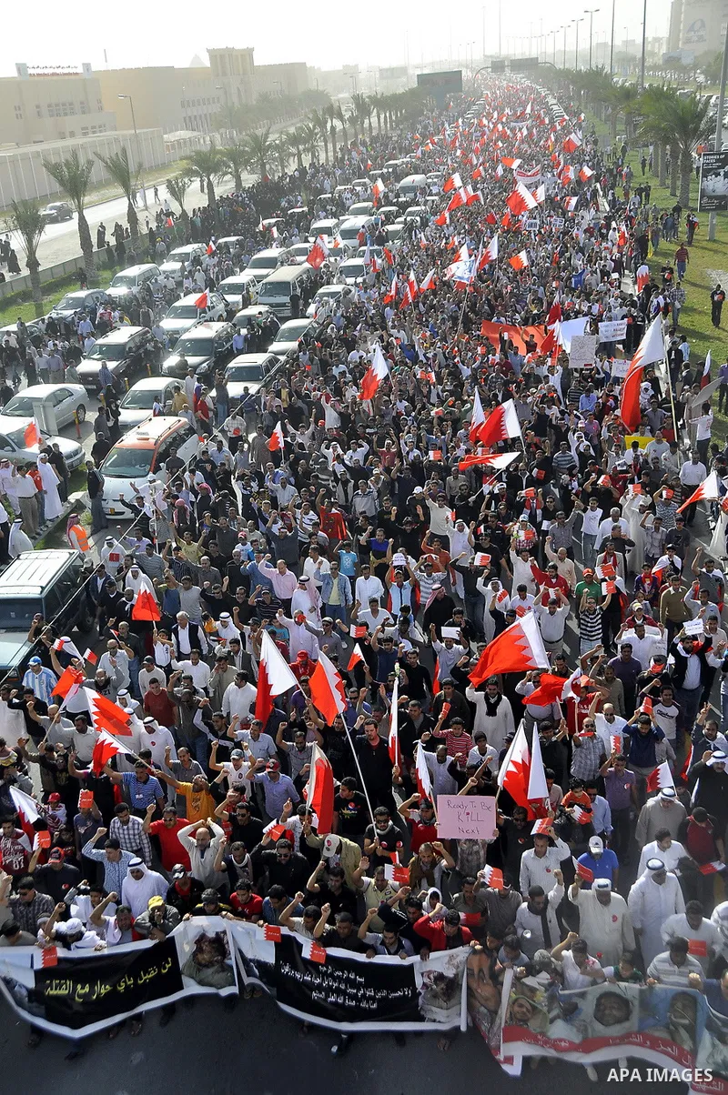 Bahraini anti-government protesters march towards Pearl Square in Manama on February 22, 2011. Tens of thousands of supporters of Bahrain's Shiite-led opposition poured into a Manama square calling for the government's d...
