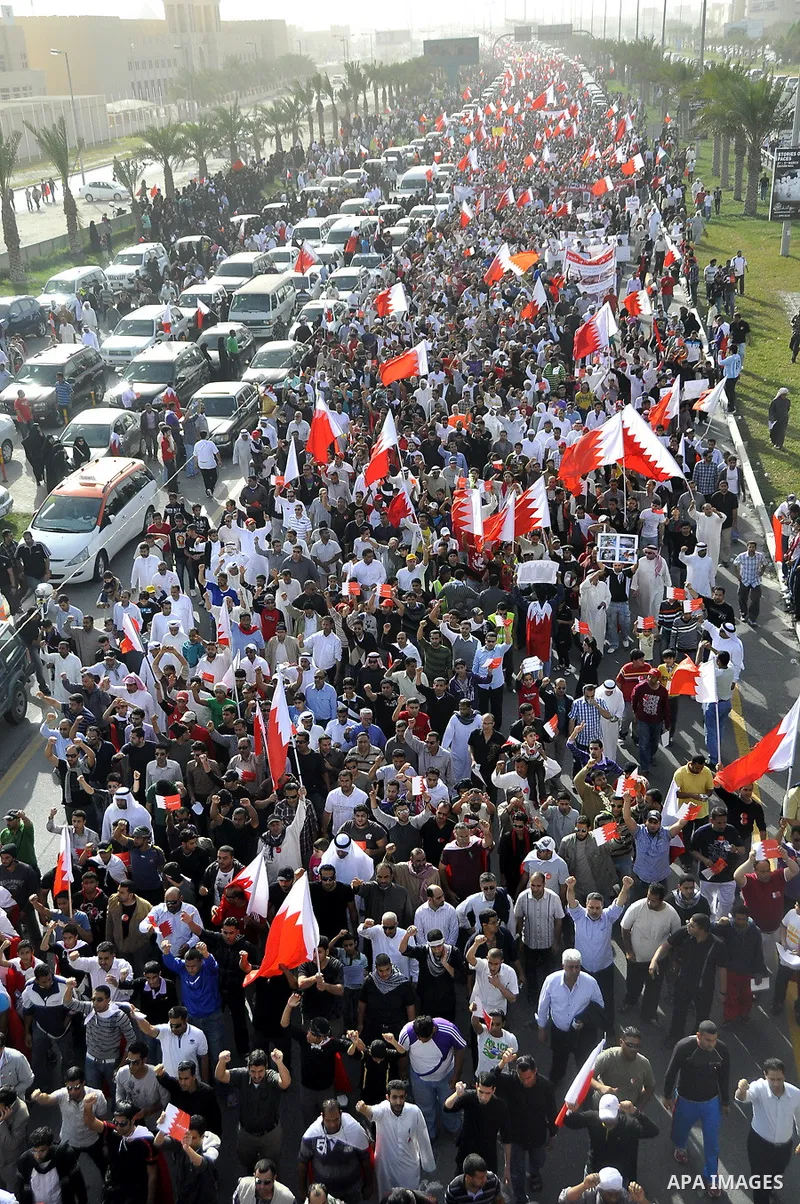 Bahraini anti-government protesters march towards Pearl Square in Manama on February 22, 2011. Tens of thousands of supporters of Bahrain's Shiite-led opposition poured into a Manama square calling for the government's d...