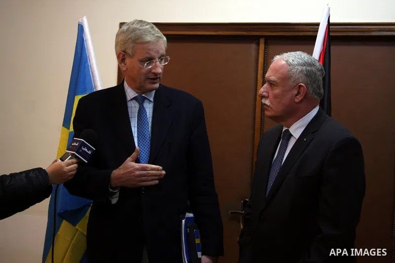 Palestinian Foreign Minister, Riyad al-Malki and Swedish Foreign Affairs Minister, Carl Bildt speaks to media after their meeting at the Palestinian Authority headquarters in the West Bank city of Ramallah on February 28...