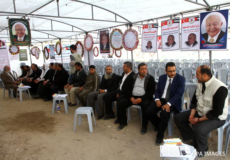 Palestinians offer the condolences on the death of the Turkish leader, Necmettin Erbakan in Gaza city on Feb. 28,2011. Photo by Ashraf Amra