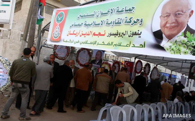 Palestinians offer the condolences on the death of the Turkish leader, Necmettin Erbakan in Gaza city on Feb. 28,2011. Photo by Ashraf Amra