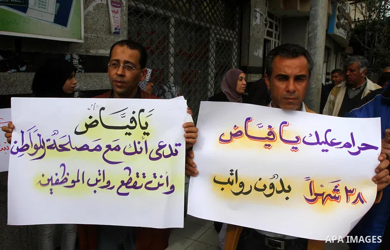 Palestinians take part in a rally calling Fayyad's Government in Ramallah to return their salaries in Gaza city, Tuesday, March 1, 2011. Photo by Ashraf Amra