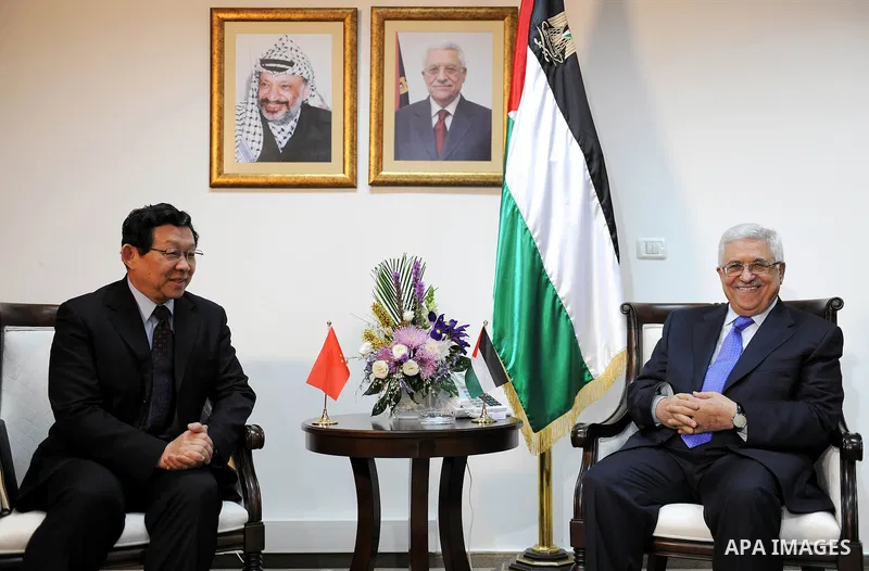 Palestinian President Mahmoud Abbas (Abu Mazen) during his meeting with the Chinese Commerce Minister Chen Deming in the West Bank city of Ramallah on March 1, 2011. Photo by Omar Rashidi
