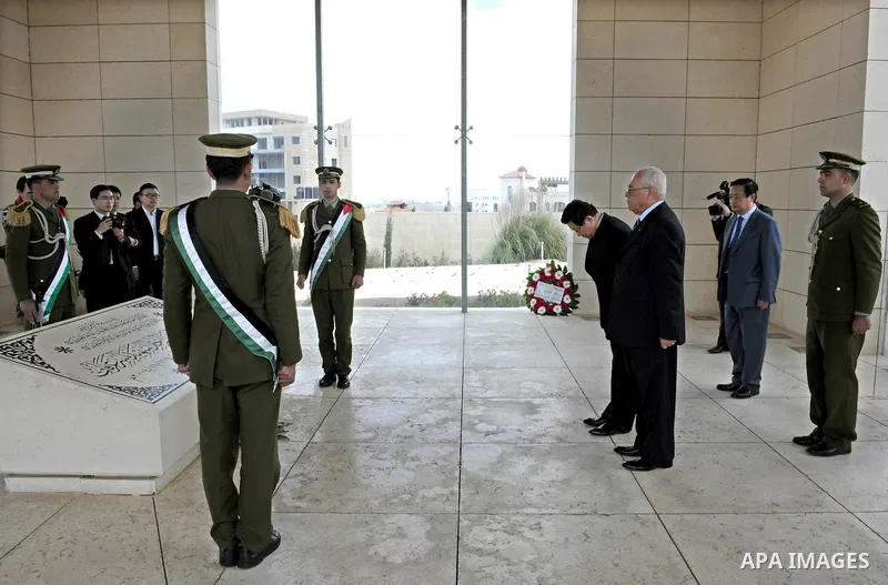 Palestinian President Mahmoud Abbas (Abu Mazen) during his meeting with the Chinese Commerce Minister Chen Deming in the West Bank city of Ramallah on March 1, 2011. Photo by Omar Rashidi