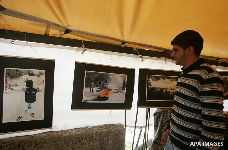 Palestinians participate in photos exhibition in Jerusalem's neighborhood of Silwan on March 3,2011. Photo by Mahfouz Abu Turk