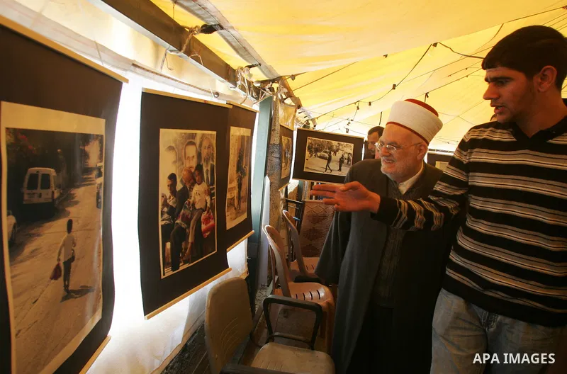 Palestinians participate in photos exhibition in Jerusalem's neighborhood of Silwan on March 3,2011. Photo by Mahfouz Abu Turk
